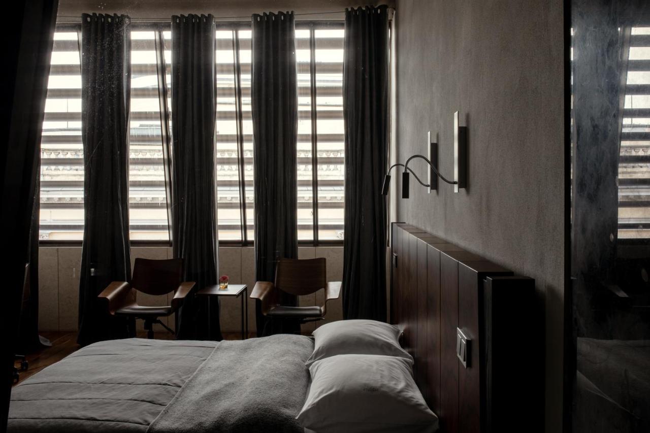 Hotel Monopol Wroclaw Dış mekan fotoğraf A room at the Hotel