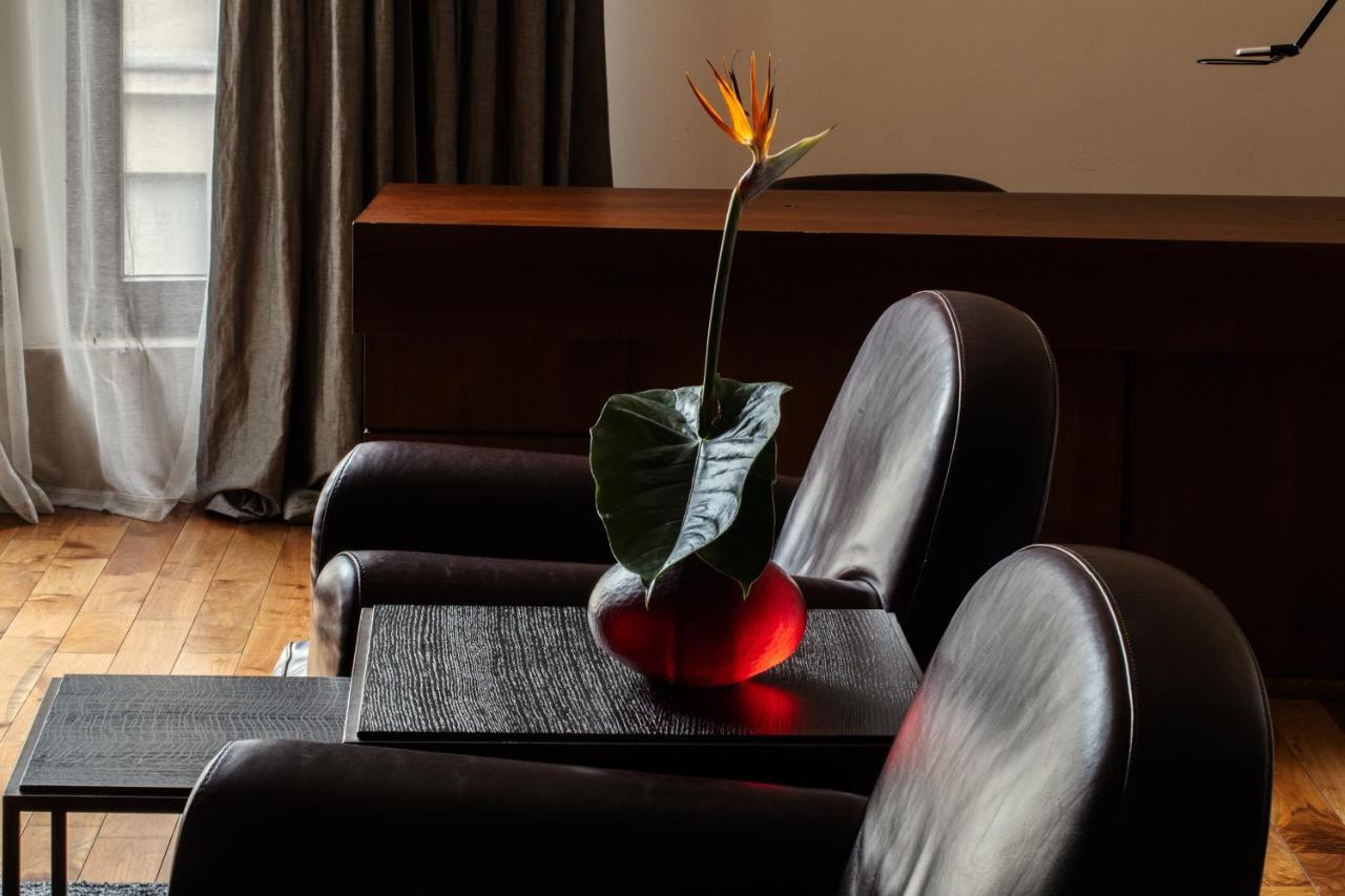 Hotel Monopol Wroclaw Dış mekan fotoğraf Bird of Paradise flower