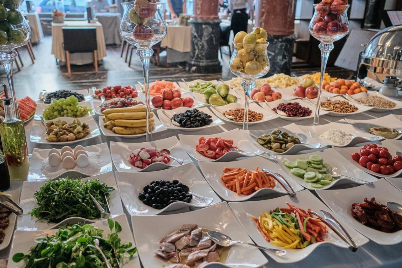 Hotel Monopol Wroclaw Dış mekan fotoğraf A buffet of tapas